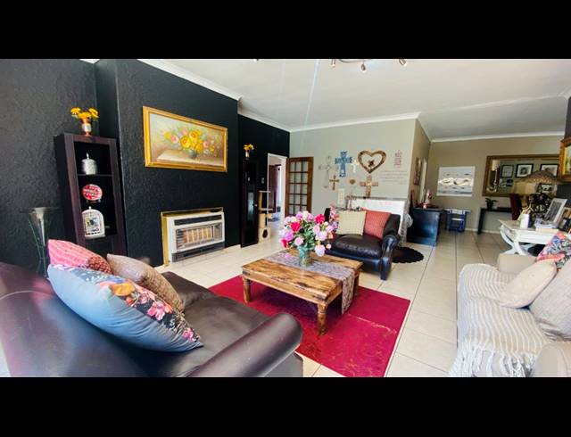 4 BEDROOM FREEHOLD FOR SALE IN ALBERANTE